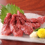 特別ルートで仕入れる極上の霜降り馬刺し！馬レバ刺しも絶品です！
