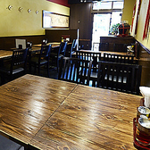 店内は20名様～貸切も可能！落ち着いた雰囲気の店内で、ゆったりと料理や会話をお楽しみいただけます。会社宴会や打ち上げなど、人数が多い集まりにオススメです◎