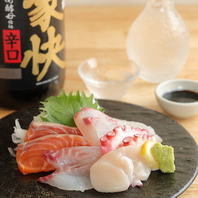 食材からこだわった名物“鉄板串”と市場直送海鮮料理