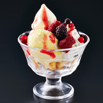 〆は別場のデザート！ソフトクリームや、まるい特製パフェをご用意いたしました！