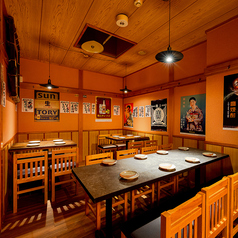 優しく灯る間接照明が和モダンな雰囲気を演出してくれます！飲み会や女子会、合コンにもおすすめですのでぜひご利用ください！団体様向けのお席もご用意しております！貸切・ご予算・ご人数のご相談もお気軽にお問い合わせください！当日のご予約もOK♪少人数様～団体様まで、柔軟に対応させていただきます！