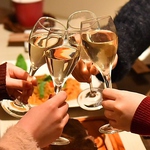 女性限定の女子会コースは、人気のチーズフォンデュ食べ放題など、飲み放題付き満足なプラン♪