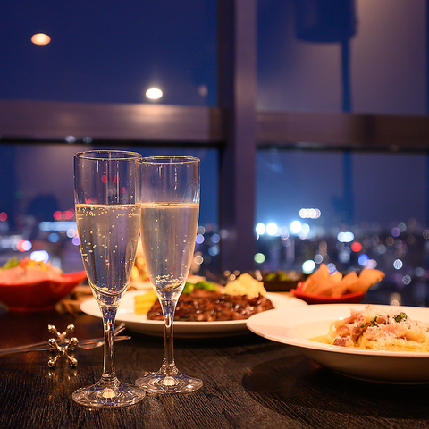 非日常を日常に。広島の夜景を眺めながらカラオケも楽しめます♪
