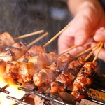 国産地鶏を豪快な炭火焼で焼いた焼き鳥！こだわった調理法で一本一本丁寧に焼き上げ絶品の一品です！