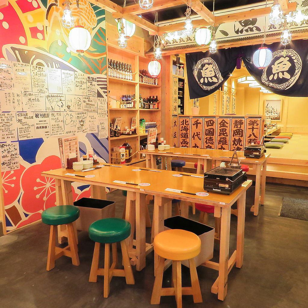 テーブル席もご用意してお待ちしております♪