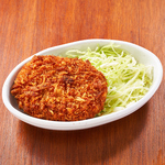 サイドメニューもこだわりあり！ジューシーな肉屋のメンチカツや牛タンカレーなど、食べ応え◎