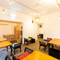 テーブルの間隔を広く取っていますので隣のお客様が気にならず、ゆっくりとご歓談いただけます。