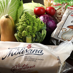 千葉県産の良質素材にこだわった肉や、信州長野の契約農家から直送する新鮮な野菜を使用しています。