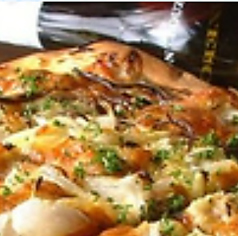 アルザス地方の郷土料理　ベーコン、オニオンのタルト