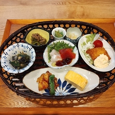 1番人気の週替わりの花びより膳1780円