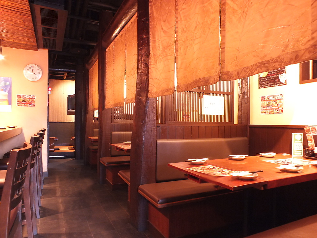 人数に応じてテーブル席のご案内させていただきます。お気軽にお問い合わせください。