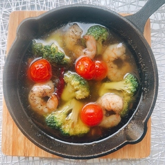 海老とブロッコリーのアヒージョ(バケット2枚付き)