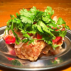 ゆず名物!!げんこつ鳥モモ唐揚げ!! 【タイ風 トマトパクチー】3個