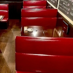 リラックスしながらお食事ができるソファー席もご用意!