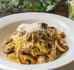 （ランチ）中札内鶏とホエー豚のラグーソース　ポルチーニと旬のキノコのスパゲッティーニ（9/1～10/31）