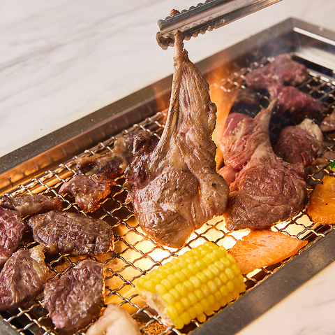 ☆焼肉と中国料理は絶品☆目の前で焼かれる羊肉の丸焼きは大人気♪ぜひご注文を◎