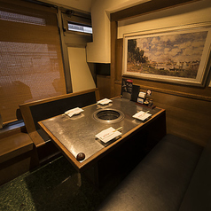 【半個室】禁煙で半個室タイプのお席。周りを気にせず、ゆったりとお過ごしいただけます。