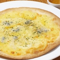 料理メニュー写真 ハチミツとチーズのデザートピッツァ