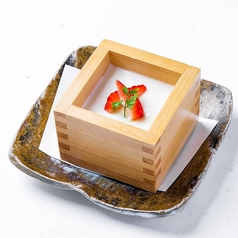 もっちり杏仁豆腐with季節のフルーツ