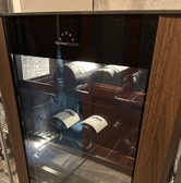 グループ会社による輸入ワインを保管しているワインセラーです常時12℃で管理しています。ご来店時はぜひ召し上がってみてください