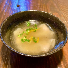 鶏だしスープの鶏ワンタン