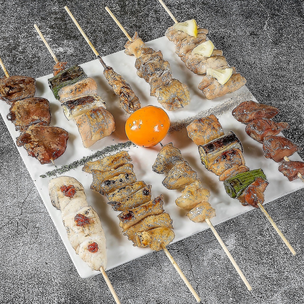 豊富なドリンクと美味しい焼き鳥・串カツメニュー！総合居酒屋≪うちわ≫