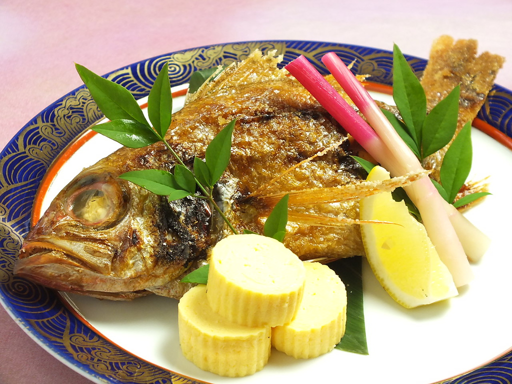 石川県で獲れる旬の鮮魚をご提供しております。季節限定会席も人気です。
