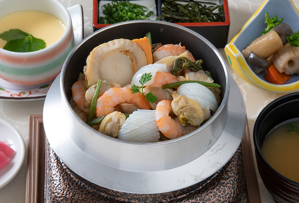 バリエーション豊かな御膳メニュー。釜めし御膳や天丼、とんかつ御膳にしゃぶしゃぶ御膳もご用意！！