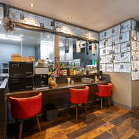 サク飲みを楽しむ、気軽に立ち寄れるカウンター席♪