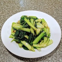 季節の青菜のオリーブオイル炒め