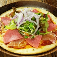 和洋の逸品！お酒がすすむ特製ピザ。