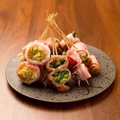野菜巻き串や鶏皮ぐるぐる串をはじめ、がめ煮やいか明太などの博多名物を数多く取り揃えております◎