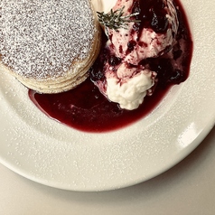 レアクリームチーズほっとけーき（クリームチーズ・バニラアイス・生クリーム・ジュビレソース付き）