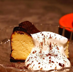 自家製バスクチーズケーキの写真