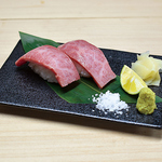 からす人気の『炙り牛とろにぎり』一度食べたらファンになる味。