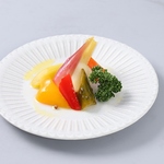 料理の彩りにもこだわっております。豊富なメニューをご用意していますのでお好みでご堪能ください。