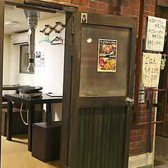 ご夫婦やデート利用など少人数様でのご利用にも最適なテーブル席。