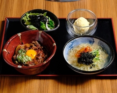 黒毛和牛牛丼と名物百名山冷麺セット