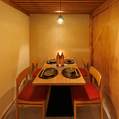 少人数様向けの個室も多数ご用意しております！阿波尾鶏の水炊き鍋・もつ鍋・創作和食が味わえる飲み放題付コースを豊富にご用意！各種宴会にぜひご利用くださいませ！