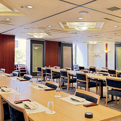 大型宴会や会社のコンベンションなどに最適。40～60名様までご利用可能な大人数向けの個室です。結婚式二次会や法事、同窓会、謝恩会などのご利用にもどうぞ。ビジネスパーティーや打ち上げにもおすすめです。一体感あるパーティーをお愉しみいただけます。