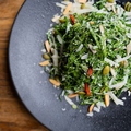 料理メニュー写真 オーガニックケールのシーザーサラダ