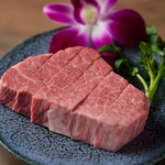 【シャトーブリアン】牛一頭から僅かしか取れない幻の最高級部位。お箸で切れる究極の柔らかさです。