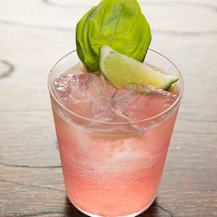 季節のフルーツたっぷり！旬を味わうオリジナルカクテル