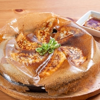 【パリパリの羽で見た目も味わいも◎】焼き餃子　
