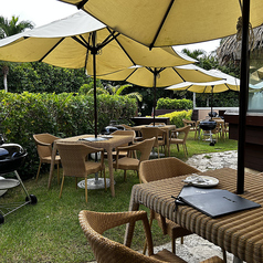 南国のような雰囲気でBBQも行えます。最大8名様席までコネクティング可能です。