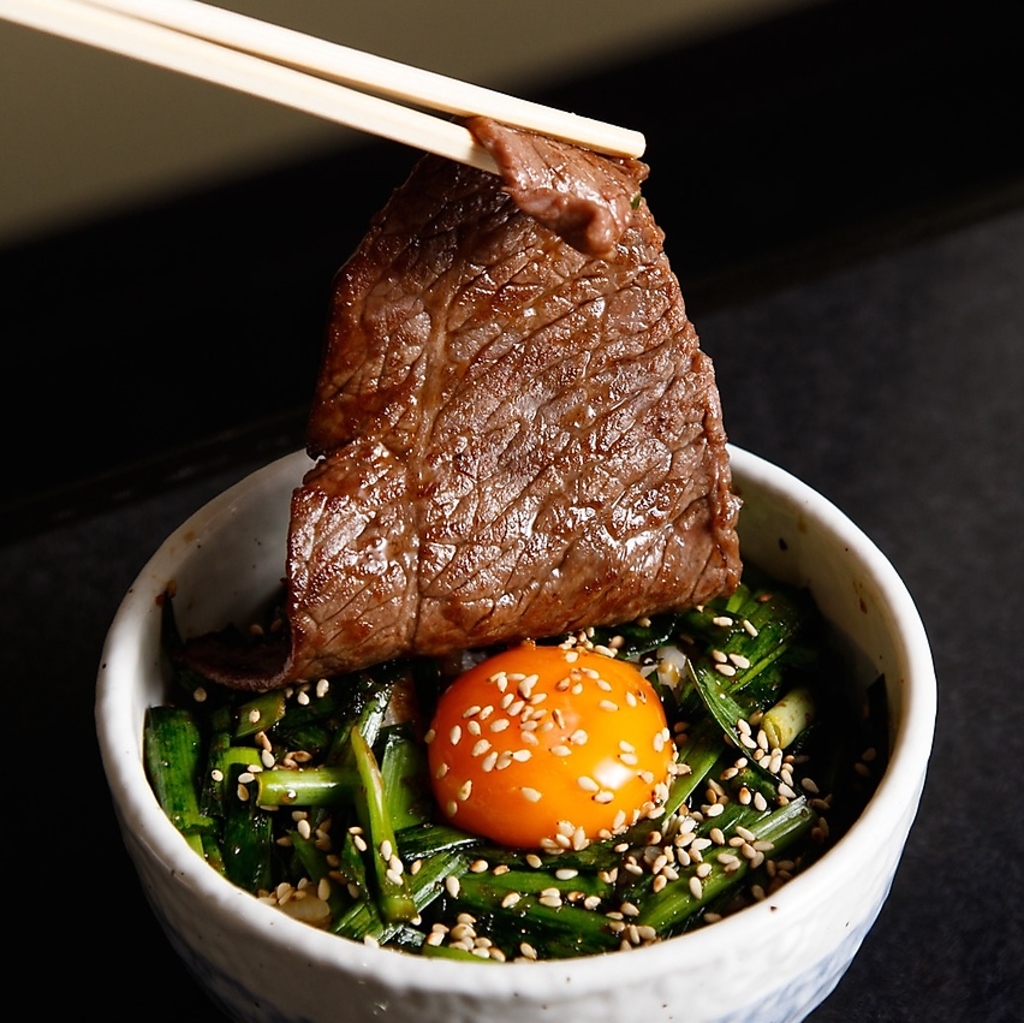 お肉に負けないようもちろんタレにもこだわっております。タレがお肉のうまみを何段階も引き上げる