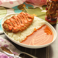 男性に人気の『スパイス入り黒豚カツとカレーライス』の写真