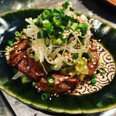 ≪夜メニュー≫上レバーたたき　ネギまみれの写真