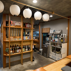 【団体様のご利用も大歓迎です！ 18名様～30名様貸切OK！】大人数の団体様にも対応できる広々としたお席をご用意しています！店主こだわりの肉料理や、ほっこりと心が温まる手作りのおばんざいで皆様をおもてなしいたします！職場の飲み会や親睦会、歓送迎会などにもぜひご利用ください♪