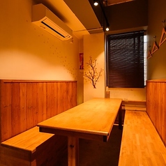 【6名様用テーブル個室】大切な方との会食や接待に最適なテーブル席の完全個室を一部屋ご用意しております◎